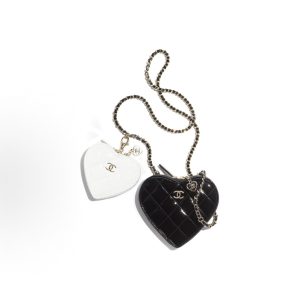 CHANEL diamond plaid peach heart heart leather chain One shoulder crossbody clutch black/white